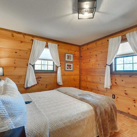 Central Sevierville Cabin With Hot Tub And Views! Eksteriør bilde
