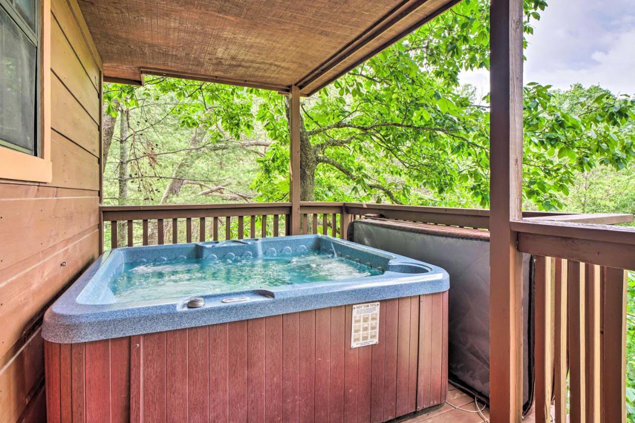 Central Sevierville Cabin With Hot Tub And Views! Eksteriør bilde