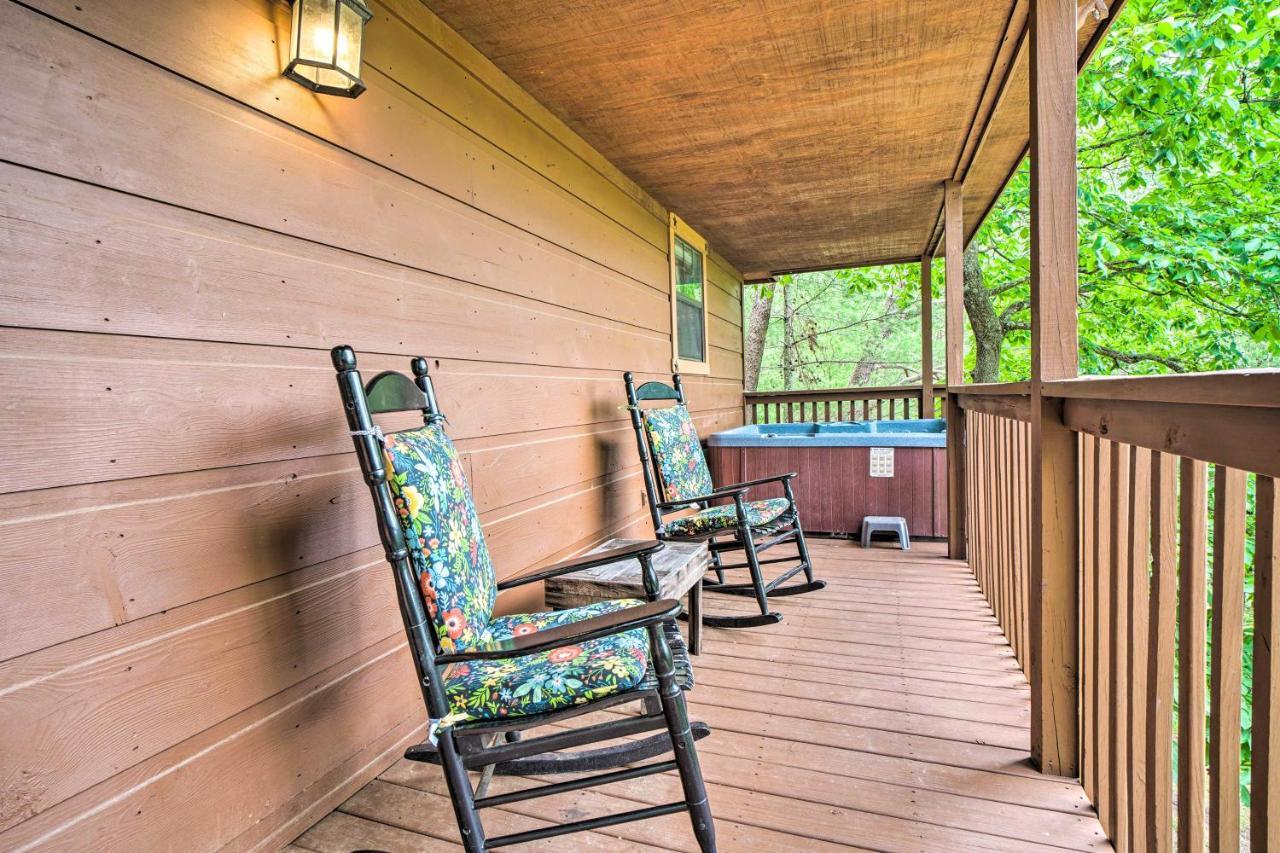 Central Sevierville Cabin With Hot Tub And Views! Eksteriør bilde
