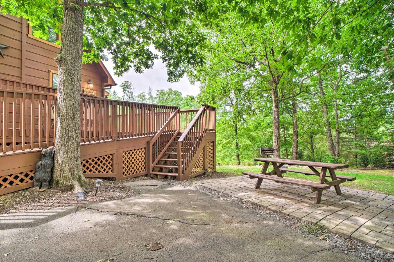 Central Sevierville Cabin With Hot Tub And Views! Eksteriør bilde