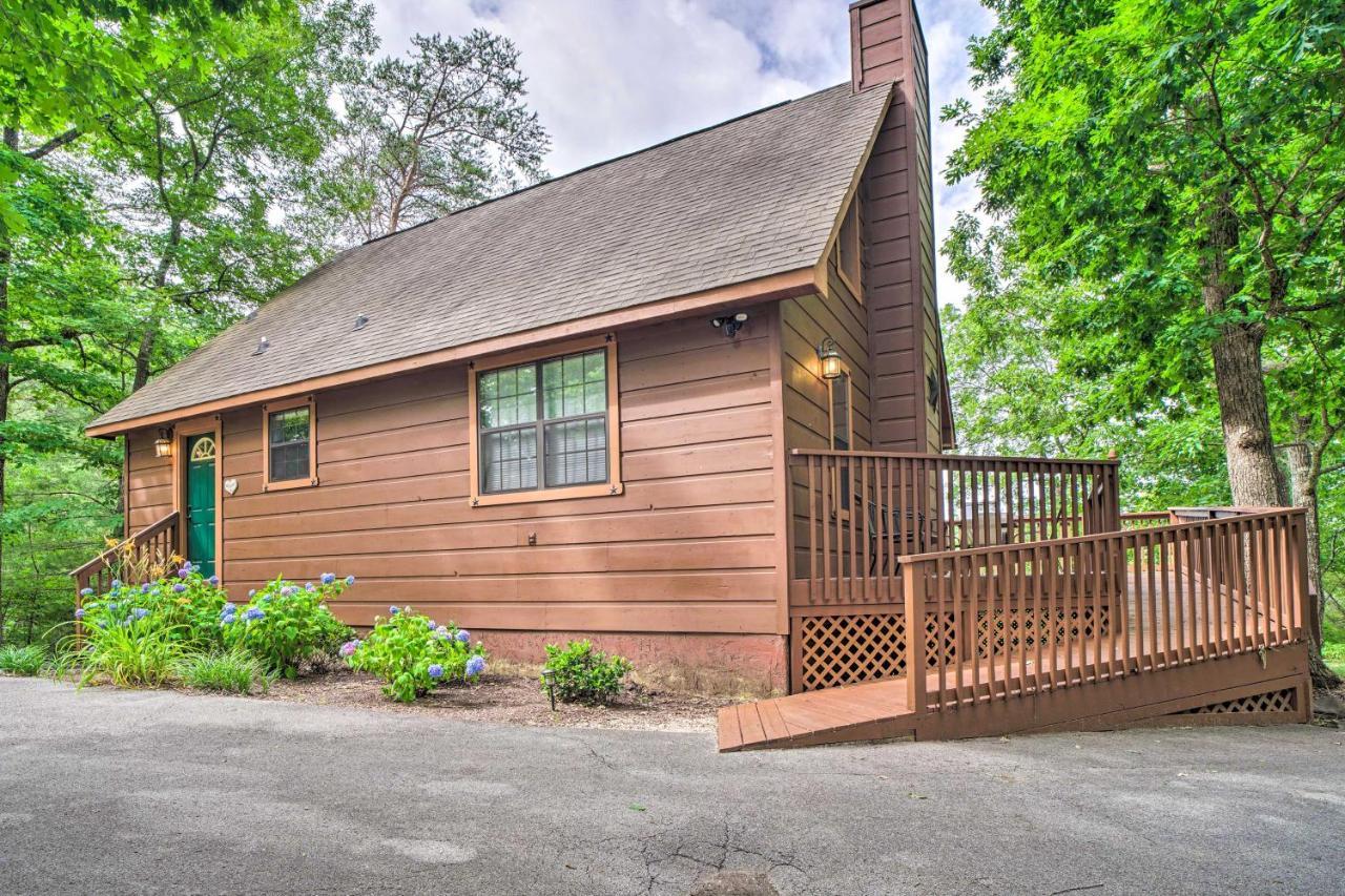 Central Sevierville Cabin With Hot Tub And Views! Eksteriør bilde