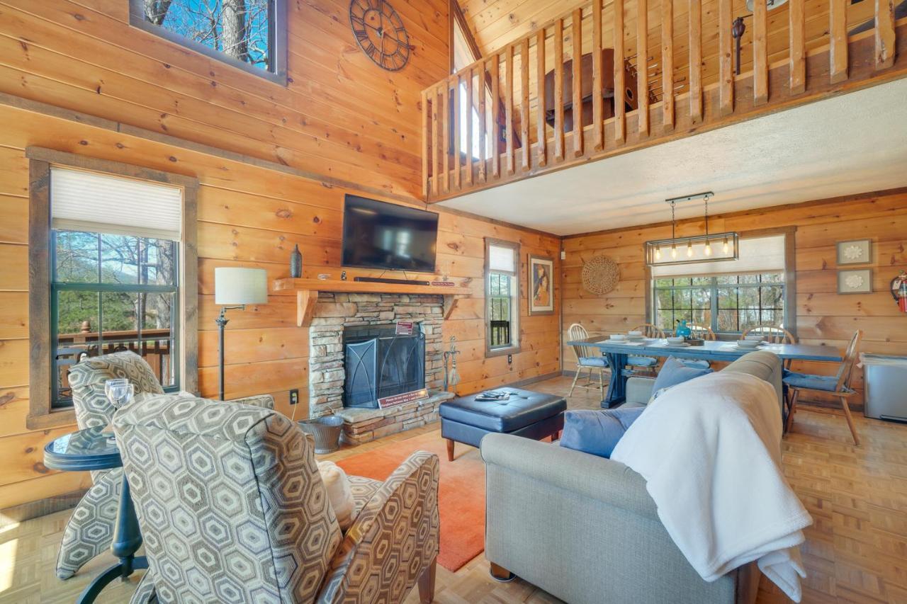 Central Sevierville Cabin With Hot Tub And Views! Eksteriør bilde