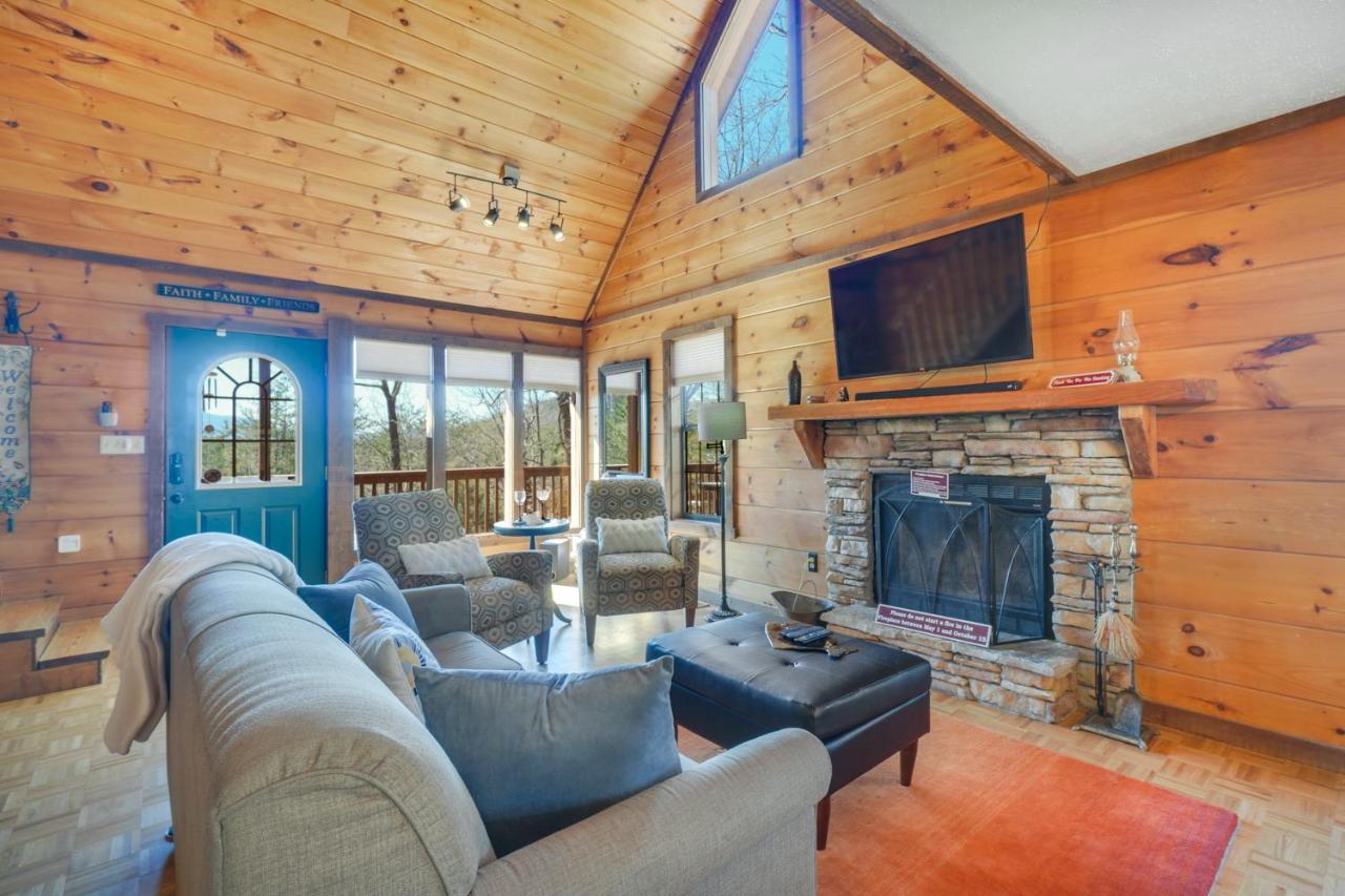 Central Sevierville Cabin With Hot Tub And Views! Eksteriør bilde