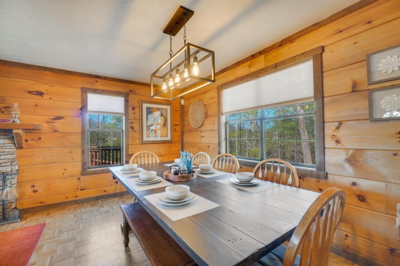 Central Sevierville Cabin With Hot Tub And Views! Eksteriør bilde