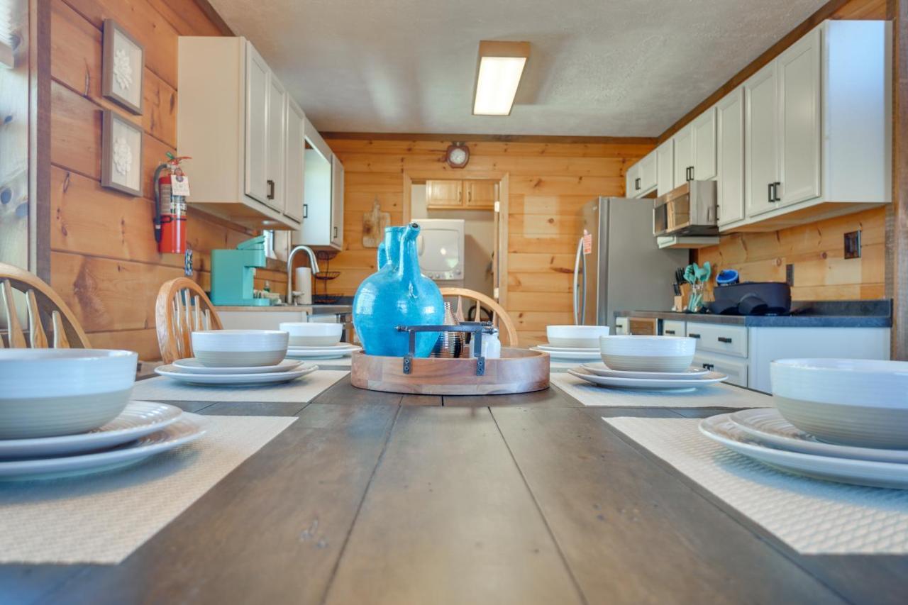 Central Sevierville Cabin With Hot Tub And Views! Eksteriør bilde