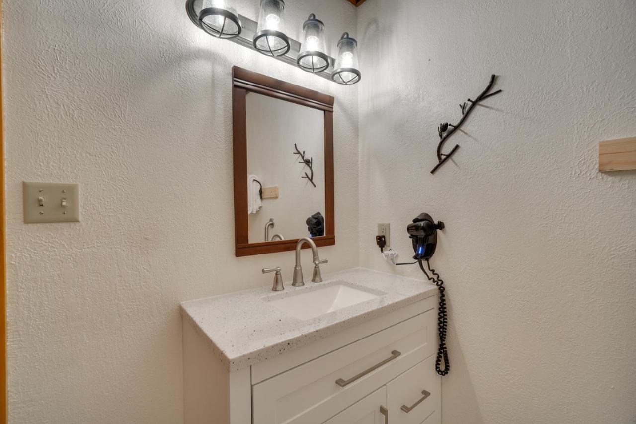 Central Sevierville Cabin With Hot Tub And Views! Eksteriør bilde
