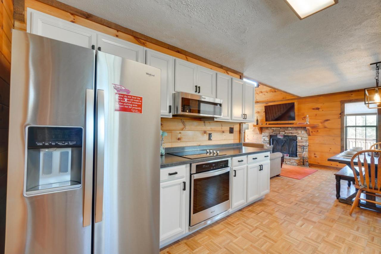Central Sevierville Cabin With Hot Tub And Views! Eksteriør bilde