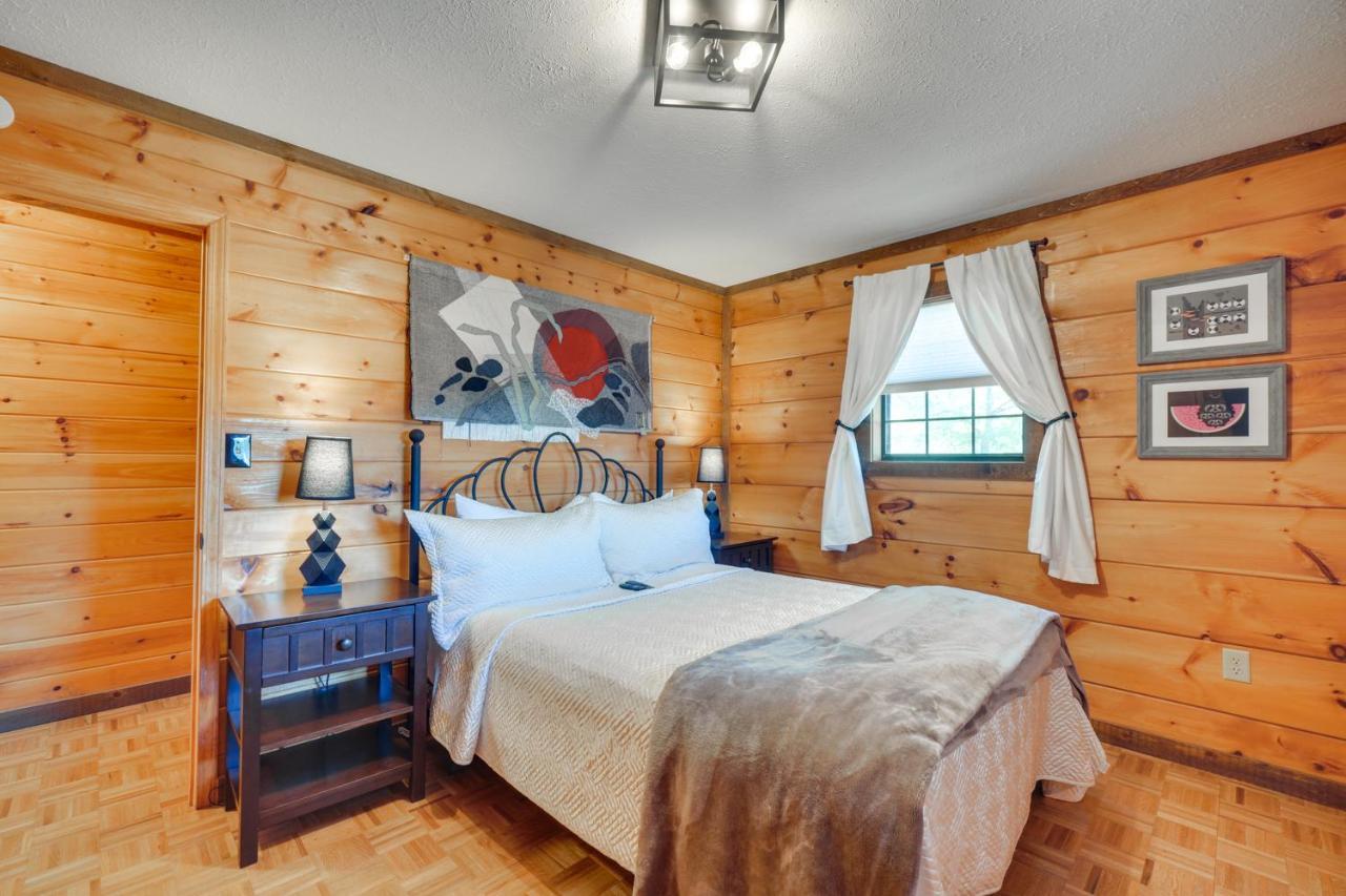 Central Sevierville Cabin With Hot Tub And Views! Eksteriør bilde