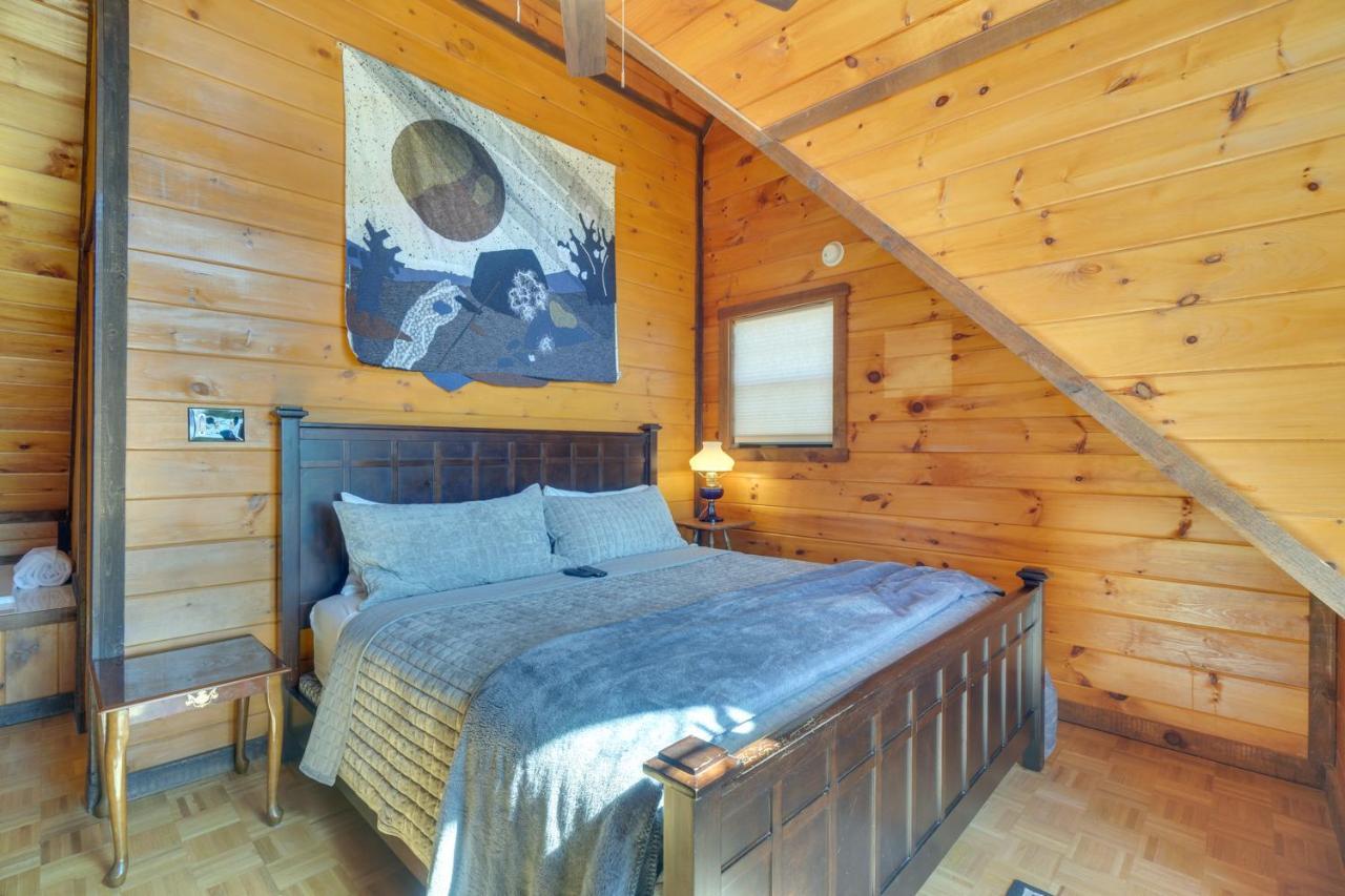 Central Sevierville Cabin With Hot Tub And Views! Eksteriør bilde